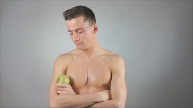 Diyet. İyi adam ve yeşil elma. Sağlıklı yaşam tarzı