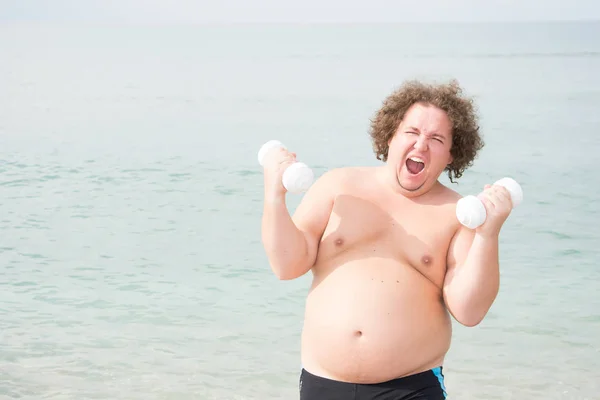 Homme Gras Drôle Sur Mer Entraînement Mode Vie Sain — Photo