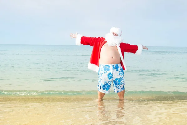 Grappige Santa Korte Broek Het Strand — Stockfoto