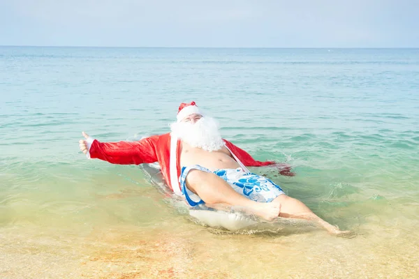 Grappige Kerstman Zee Kerst Tropen — Stockfoto