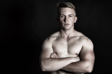 Atletik vücut poz ile model. Güzel vücut.