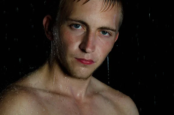 Jeune Beau Mec Sous Douche Eau Propreté Fraîcheur Jeune Mec — Photo