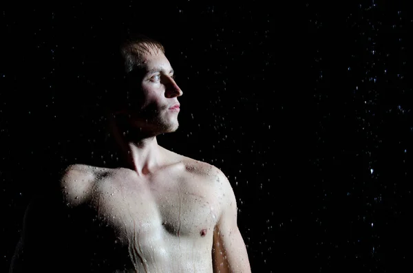 Duşta Genç Yakışıklı Olan Temizlik Tazelik Duşta Seksi Genç Adam — Stok fotoğraf
