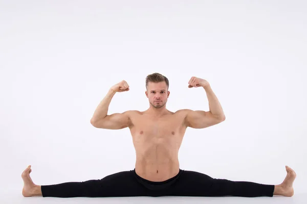 Joven Hombre Guapo Ejercicios Entrenamiento Relajación Estilo Vida Saludable Estiramiento —  Fotos de Stock