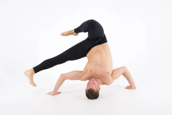 Jeune Homme Beau Des Exercices Entraînement Détente Mode Vie Sain — Photo