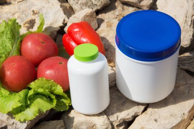 Spor ve diyet. Sebze ve taze su. Sağlıklı beslenme ve spor takviyeleri