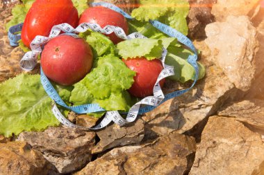 Spor ve diyet. Sebze ve taze su. Sağlıklı beslenme