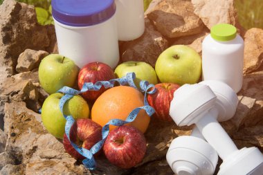 Spor ve diyet. Meyve ve tatlı su. Sağlıklı beslenme ve spor