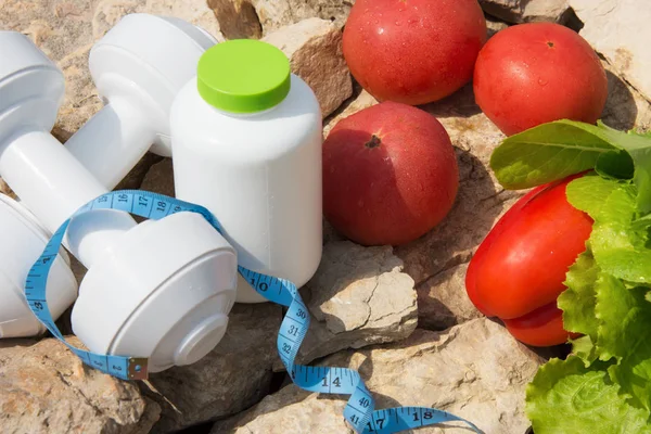 Spor ve diyet. Sebze ve taze su. Sağlıklı beslenme ve spor