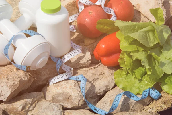 Spor ve diyet. Sebze ve taze su. Sağlıklı beslenme ve spor