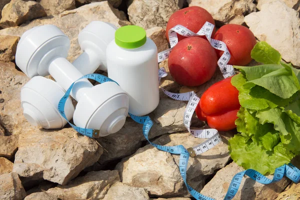 Spor ve diyet. Sebze ve taze su. Sağlıklı beslenme ve spor