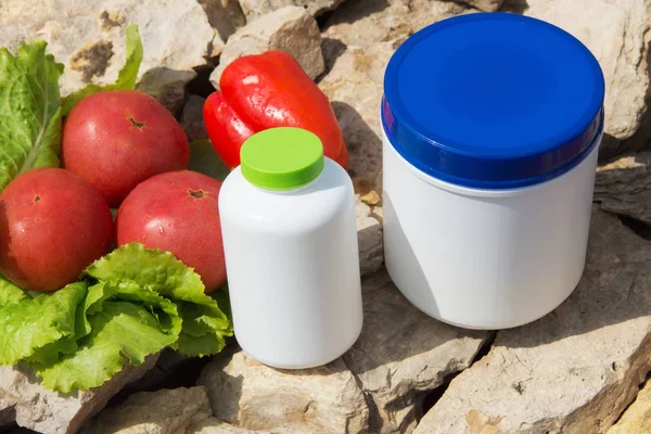 Spor ve diyet. Sebze ve taze su. Sağlıklı beslenme ve spor takviyeleri