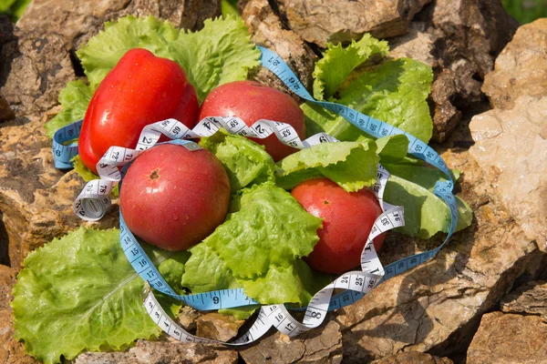 Spor ve diyet. Sebze ve taze su. Sağlıklı beslenme