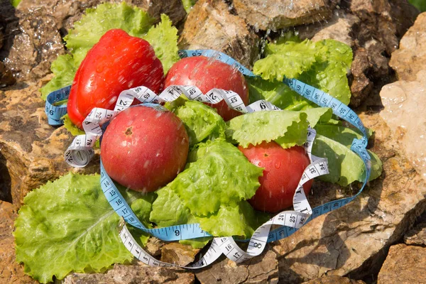 Spor ve diyet. Sebze ve taze su. Sağlıklı beslenme