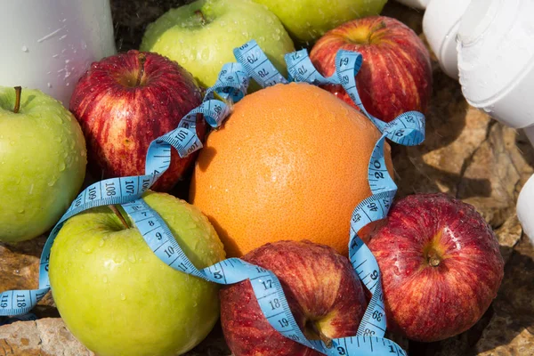 Spor ve diyet. Meyve ve tatlı su. Sağlıklı beslenme ve spor