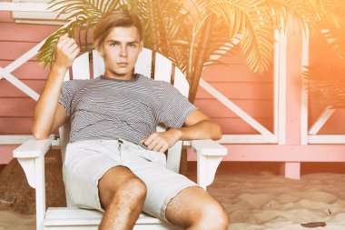 Zengin öğrenci tatile rahatlatıcı