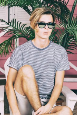 Zengin öğrenci tatile rahatlatıcı