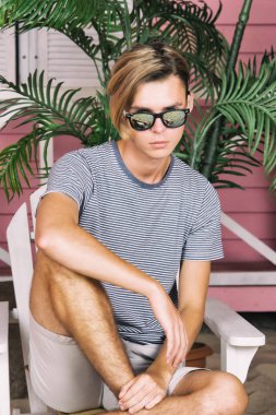 Zengin öğrenci tatile rahatlatıcı