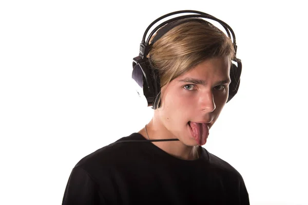 Écouteurs Jeune Homme Attrayant Écoutant Musique — Photo
