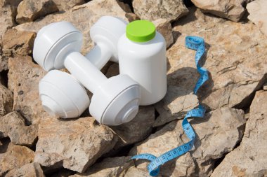 Spor ve sağlıklı bir yaşam tarzı. Halter. Güçlü bir adam için.