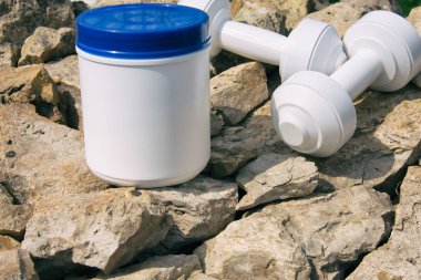 Spor ve sağlıklı bir yaşam tarzı. Halter. Güçlü bir adam için.