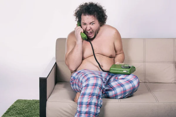 Vicces Kövér Ember Beszél Telefonban — Stock Fotó