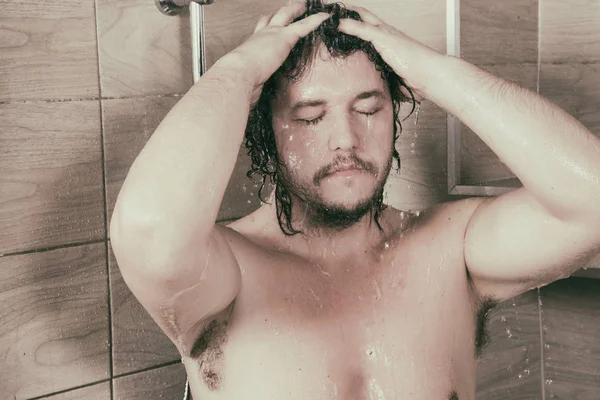 Homme Brutal Lave Dans Douche — Photo