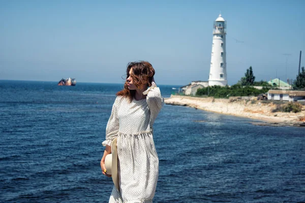 Giovane Ragazza Attraente Sta Riposando Mare — Foto Stock