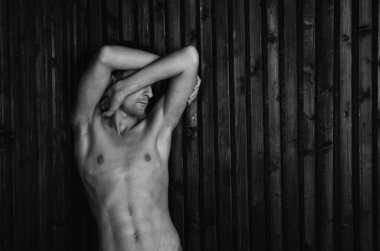 Yalnızlık. Genç ve çekici adam..