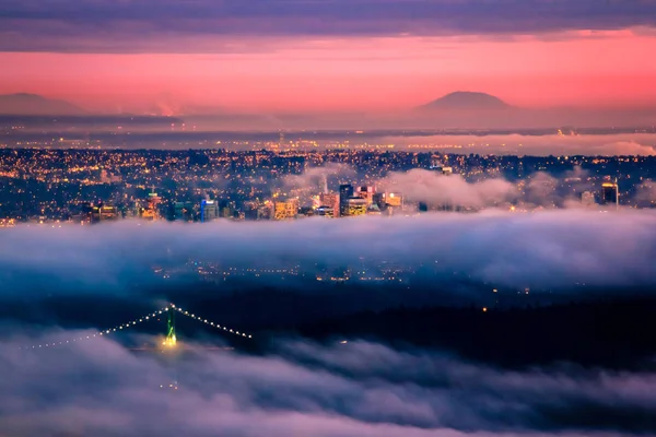 Foggy Vancouver pôr do sol e paisagem nublada — Fotografia de Stock