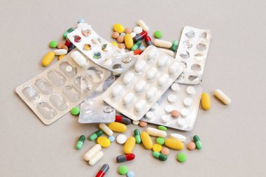 Çeşitli ilaçlar, ilaç ve tabletler