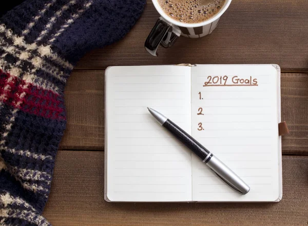 2019年目标清单 笔记本 咖啡在木桌上 — 图库照片