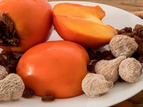 Delicious Fresh Persimmon Fruit Raisins Dried Figs Plate Wooden Table — Stock Photo, Image