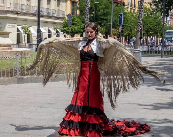 Sevilla, Andalucía, España, 27 de mayo de 2019, flamenca callejera, flamenca . — Foto de Stock
