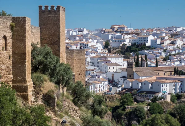 Ronda, Malaga provin eski duvarlar ve şehir panoramik görünümü