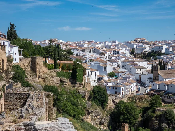 Ronda, Malaga provin eski duvarlar ve şehir panoramik görünümü
