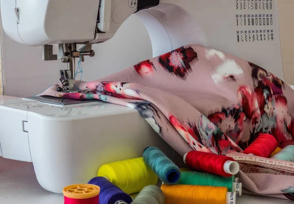 Sewing machine, fabric cotton and colorful threads for sewing.Se