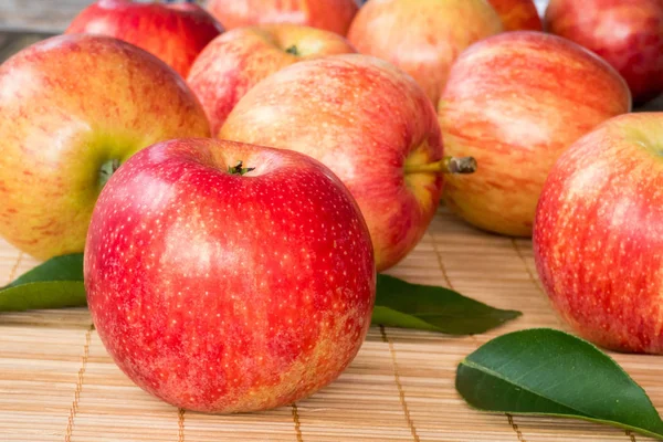 Red and pink apples with  green leaves  , close up — Stock Photo, Image