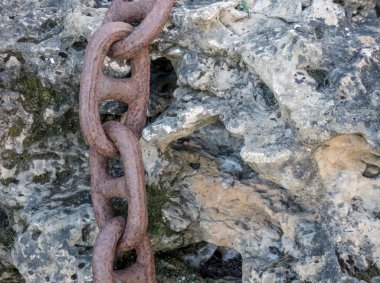 Kalın Paslı Zincir Arkaplan Resmini kapat. Eski paslı metal ça