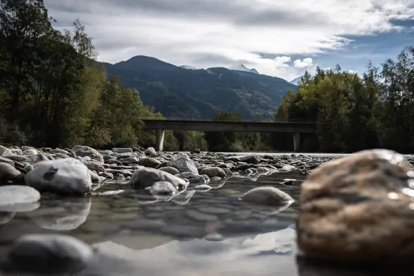 Nehir yatak dağ, Tur de Mont Blanc yansımaları ile