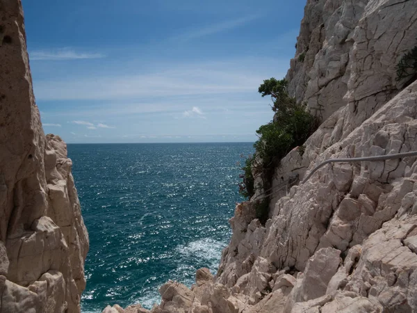 Dangorous yol boyunca rockface, İtalya