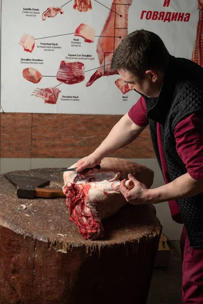 Carnicero Corta Cordero Carne Picada — Foto de Stock