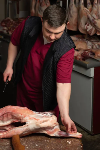 Corte Carne Trabajo Profesional Del Carnicero — Foto de Stock