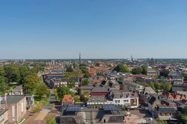 レーワールデン、オランダ、2019年8月23日:フリースランドの北部の首都、フリースランドのレーワールデン市北部のトップビュー — ストック写真