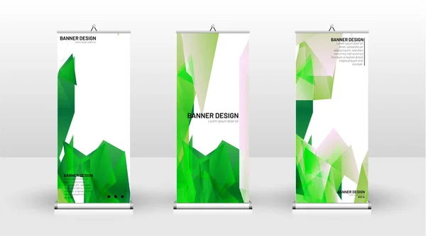 Diseño de plantilla de banner vertical. puede ser utilizado para folletos, portadas, publicaciones, etc. Concepto de un patrón de fondo de diseño triangular con color verde — Vector de stock