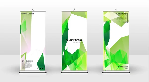 Diseño de plantilla de banner vertical. puede ser utilizado para folletos, portadas, publicaciones, etc. Concepto de un patrón de fondo de diseño triangular con color verde — Vector de stock