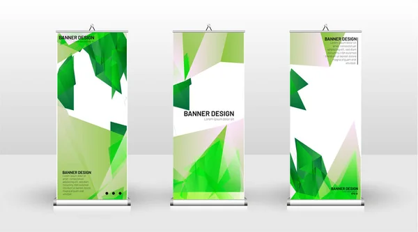 Diseño de plantilla de banner vertical. puede ser utilizado para folletos, portadas, publicaciones, etc. Concepto de un patrón de fondo de diseño triangular con color verde — Archivo Imágenes Vectoriales