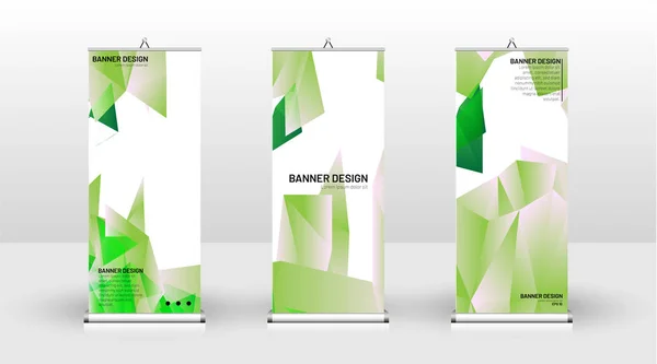 Diseño de plantilla de banner vertical. puede ser utilizado para folletos, portadas, publicaciones, etc. Concepto de un patrón de fondo de diseño triangular con color verde — Archivo Imágenes Vectoriales