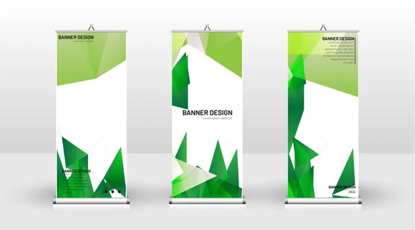 Diseño de plantilla de banner vertical. puede ser utilizado para folletos, portadas, publicaciones, etc. Concepto de un patrón de fondo de diseño triangular con color verde — Vector de stock