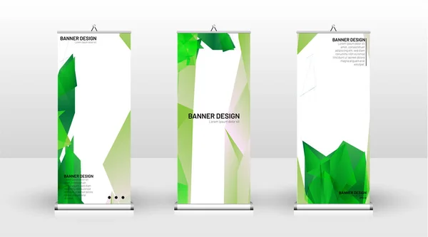 Design de modelo de banner vertical. pode ser usado para brochuras, capas, publicações, etc. Conceito de um padrão de fundo de design triangular com cor verde —  Vetores de Stock